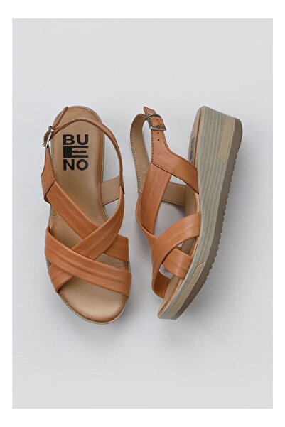 BUENO Shoes Taba Deri Kadın Dolgu Topuklu Sandalet 01wu5701