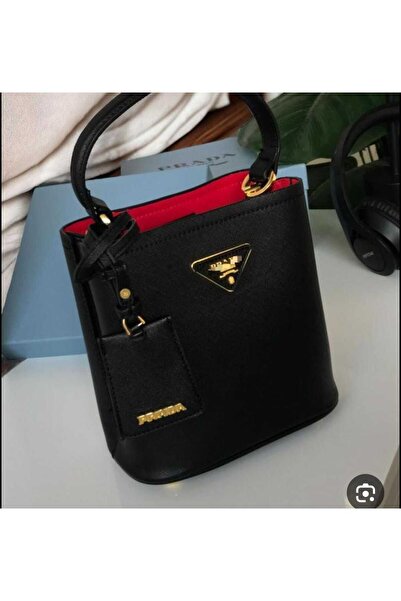 Generic Shoulder bag with accessories