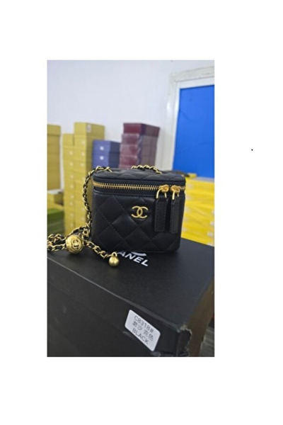 Chanél A luxurious and elegant shoulder bag designed for women