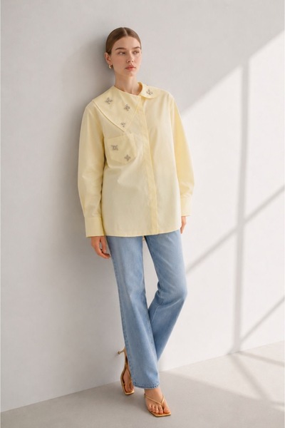 S Modest Collection TAŞ DETAYLI ASİMETRİK YAKALI POPLİN GÖMLEK TUNİK