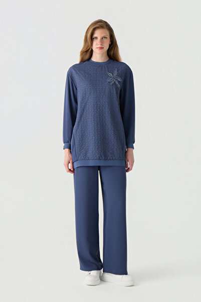 Zühre Comfortable Indigo Set with Embossed Textured Appliques 1809