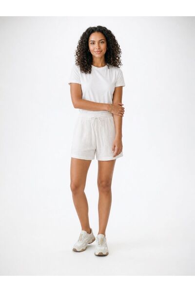 Loft السراويل القصيرة تناسب المرأة العادية