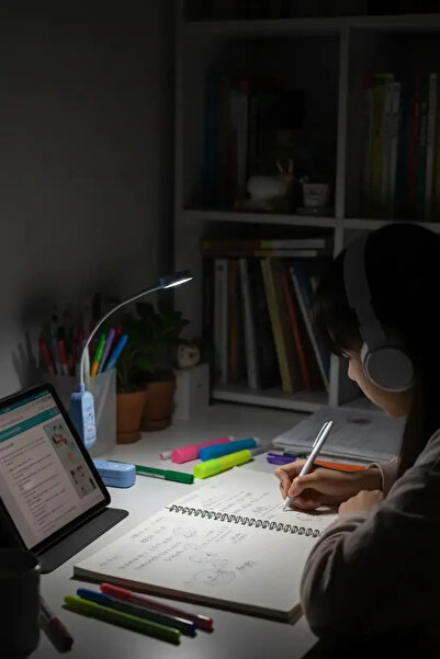 Miniso ضوء ليلي LED مرخص من سانريو - إضاءة مدمجة ومركزة