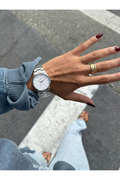 Q&Q Vintage Beyaz Kadranlı Minimal Gümüş Metal Kordon Kadın Kol Saati