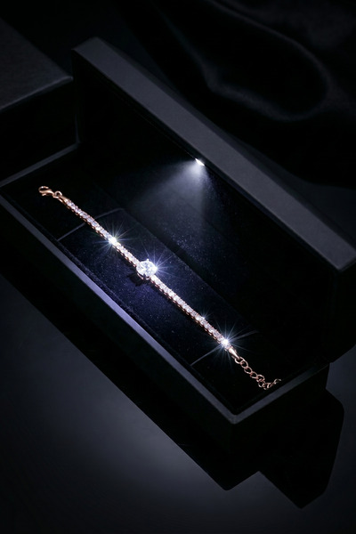 CARAT STONE IŞIKLI KUTUDA 925 AYAR GERÇEK GÜMÜŞ KADIN TEKTAŞ BİLEKLİK