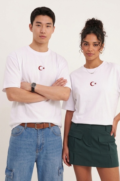 Lyvara Unisex Oversize Ay Yıldız Baskılı T-shirt – Bisiklet Yaka, Rahat Kalıp...