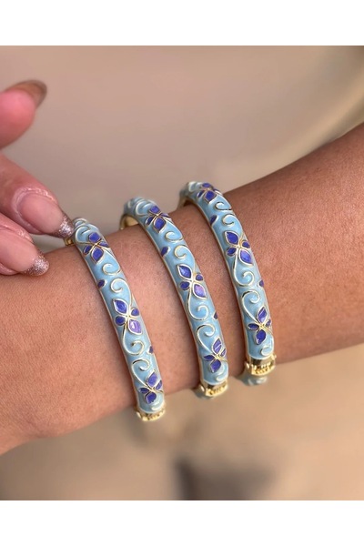 deluxe takı ve giyim Authentic Stylish Enamel Cuff Bracelet with Flowers