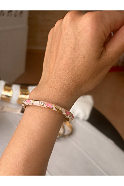 Generic Brand 🌸   Enamel Flower Patterned Handcuff Bracelet