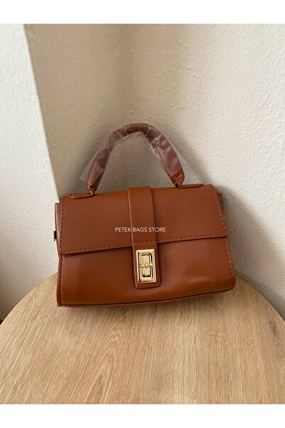 Petek Collection حقيبة يد صغيرة نورا مع غطاء قفل وحزام كتف