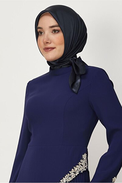 Alvina Carmen Scarf 8642