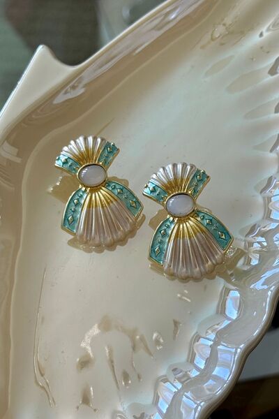 Trendy Butik Brightly Colored Mussel Figured Earrings