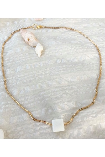 Handmade Χρυσό-Λευκό Κολιέ με Κύβο