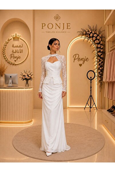 genric The Shiny Evening Gown Combines Luxury and Elegance.