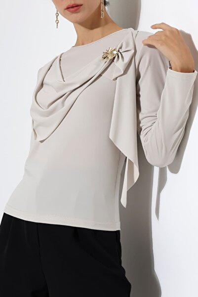 Sabr Women's Sandy Brooch Detailed Draped Blouse