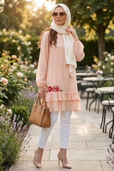 Moda Mistik Solenne Uzun Tesettür Tunik Pudra Pembe Nakışlı ve Volanlı