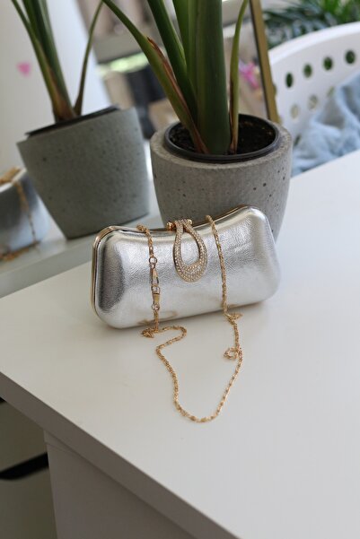 Moom Bag Kadın Gümüş Parlak Kilit Detaylı Zincirli Kasalı Abiye Çantası
