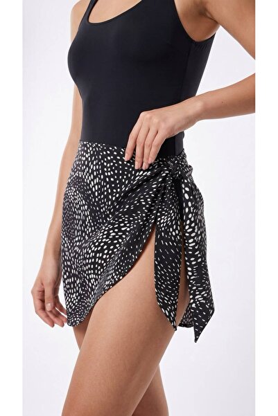 Eight Fashion Γυναικείο Μαύρο και Λευκό Μίνιμαλ Πουά Κοντό Βισκόζινο Παρεό