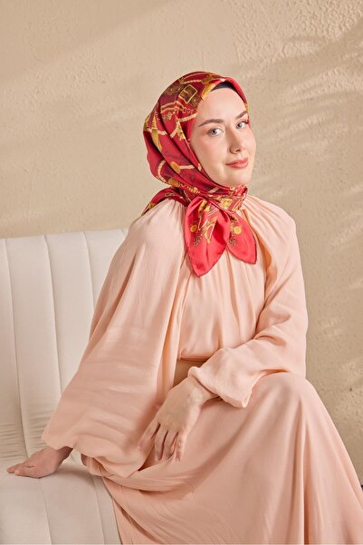 Silk Home وشاح حرير تويل مفصل بحزام أحمر 90x90