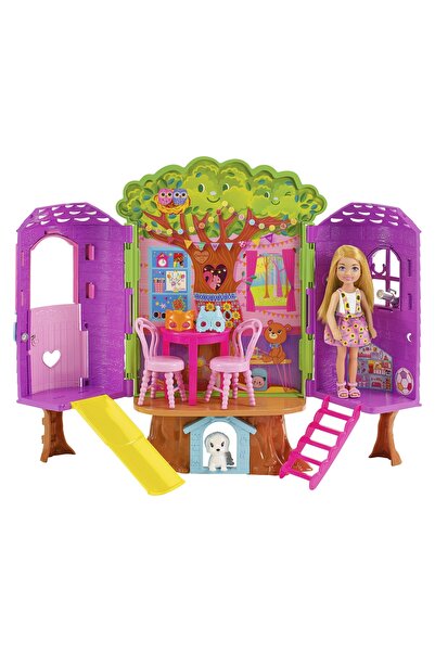 Barbie CĂsuță în copac Chelsea cu păpușă și accesorii, tobogan HPL70
