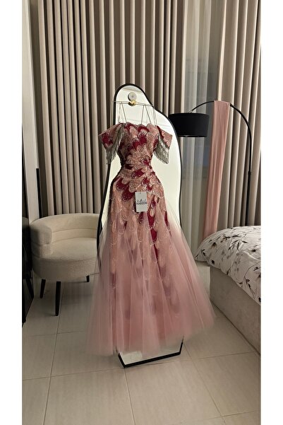 Nareen Fashion فستان سهرة فاخر بتصميم ملكي يجمع بين اللون الوردي البودري والب...