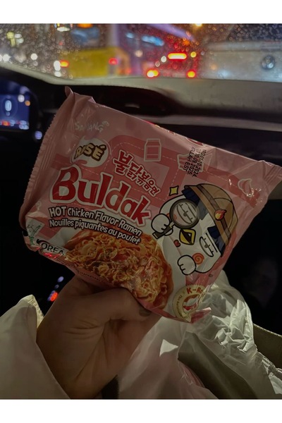 samyang buldak tavuk aromalı ve "Rose" soslu Hot Chicken Ramen noddle