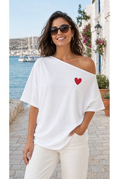 TREND EMMODA Γυναικείο μπλουζάκι με στάμπα με καρδιές, με λαιμόκοψη καγιάκ, o...
