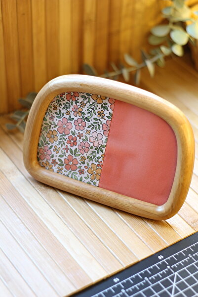 zigzagdikiş patchwork kırkyama kumaş fonlu dekoratif ahşap oval fotoğraf çerç...