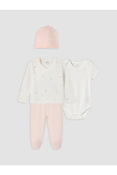 LC Waikiki Rmz Gi̇yi̇m Farkiyla Printed Baby Girl Hospital Discharge Set