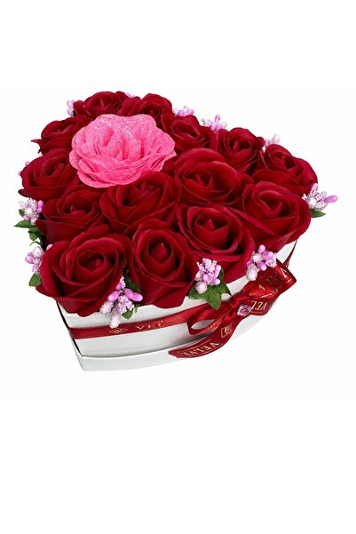 velve Aranjament floral in forma de inima Velvet Heart cu 15 trandafiri de sa...