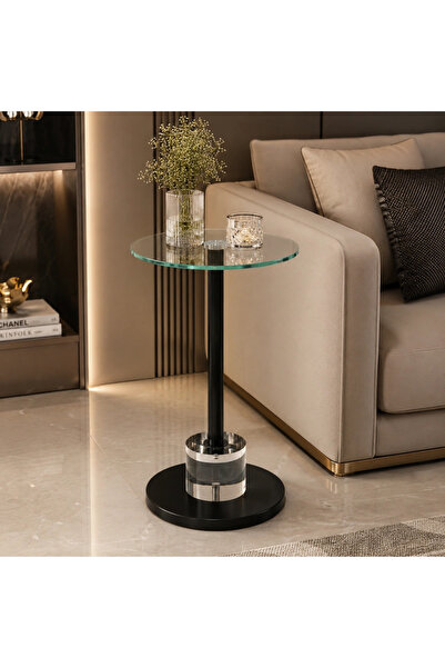MiLi Side table with a modern round design in black