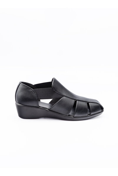 BATA Closed‑Toe Comfort Sandals