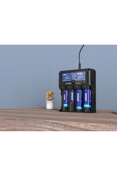 XTAR Încărcător de baterii pentru baterii cilindrice Li-ion 18650 VP4L+ Dragon