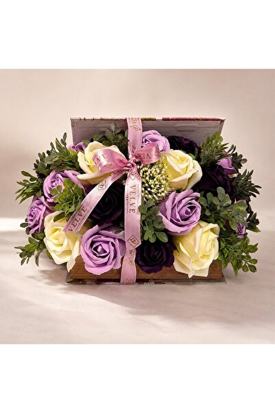 velve Aranjament floral cu trandafiri de sapun si plante decorative, in cutie...