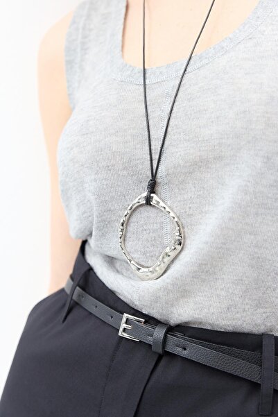 KADRİYE BAŞTÜRK Abstract Metal Tip Pendant Necklace Silver