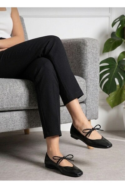 waito Mier Closed-Toe Women's Ballet Flats