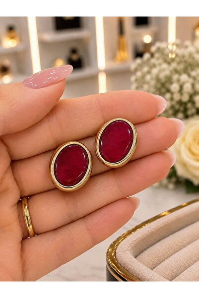 BY YASİN TOPÇU Kırmızı Taş Detaylı Oval Gold Renk Küpe
