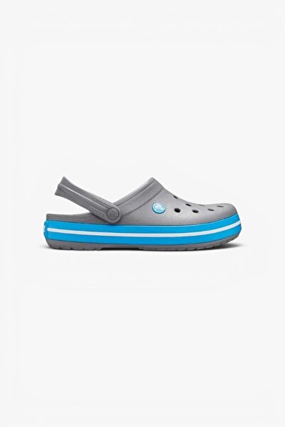 Crocs Tmavošedé unisex krokopáskové šľapky s modrým a bielym pruhom