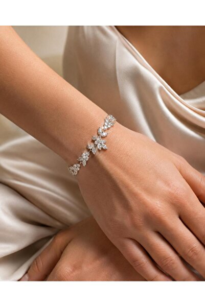 Valmont Elegant Women's Bracelet with Stone Flower Pattern – Stylish and Spar...