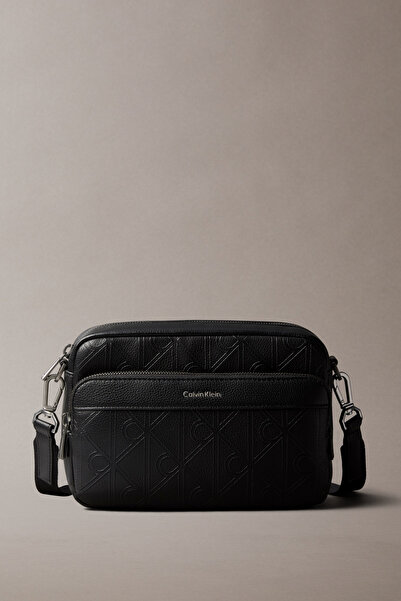 Calvin Klein Jeans EMBLEM AOP DEBOSS CAMERA BAG