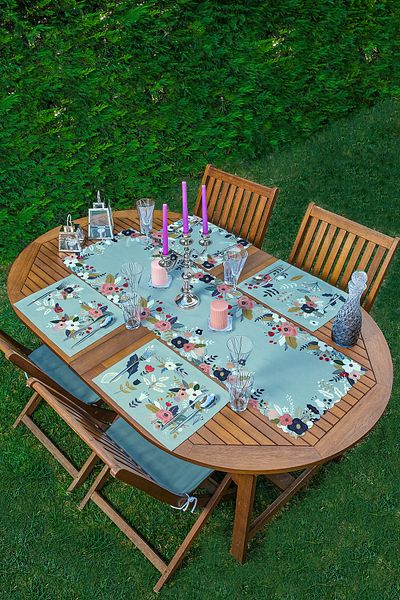 Realhomes 4+1 model floral colorat pe fundal Set de serviciu modern american și alergător
