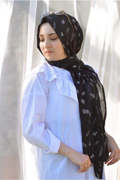 Veille Feather Pattern Black Shawl