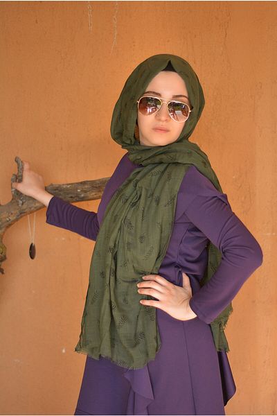 Veille شال أخضر بنمط ريشة