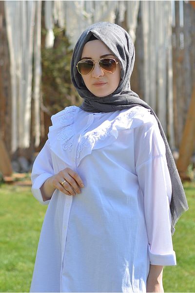 Veille Floral Patterned Smoked Shawl