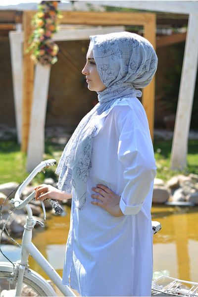 Veille Flower Patterned Ice Blue Shawl
