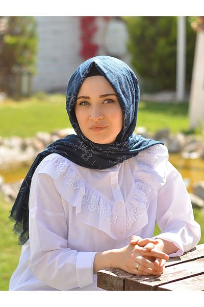 Veille شال أزرق داكن منقوش بالزهور