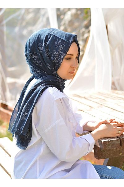 Veille شال أزرق داكن منقوش بالزهور