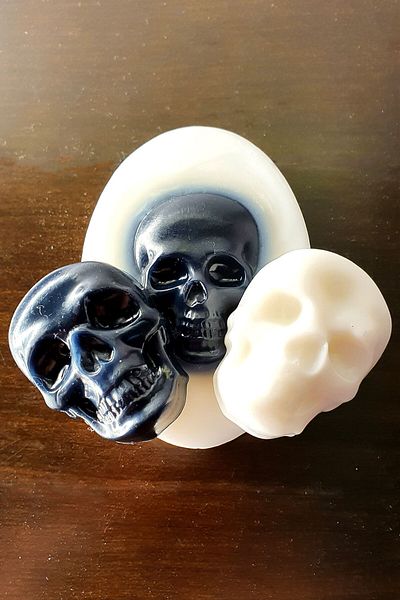 FANTASTİK SANAT ATÖLYESİ Decorative Gift Skull Skeleton Black and White 3-Piece Soap Set with Organic Vanilla Scent