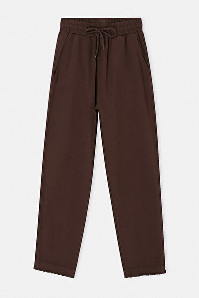 Drop by TrendyolMilla Smeđe elastične pantalone sa uskim džepovima od gabardi...