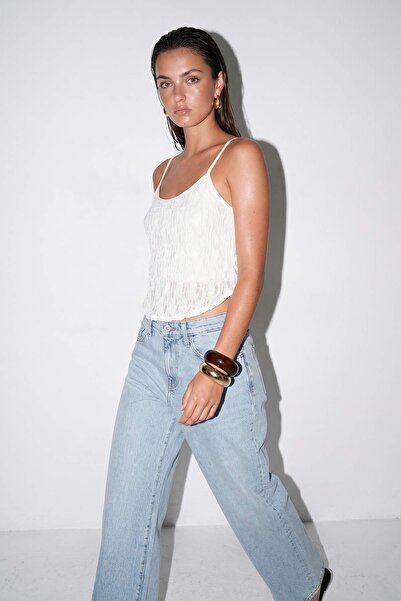 Drop by TrendyolMilla Bela bluza sa čipkom i podstavom na bretele TDRSS26BZ00080