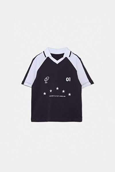 TRENDYOLKIDS تي شيرت محبوك مطبوع باللون الأسود TKDSS26TS00056